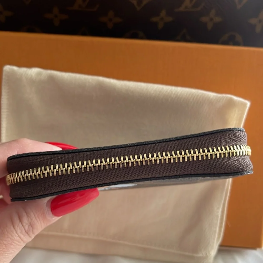 Louis Vuitton Monogram Vivienne zippy wallet 2019 limited edition red Interior - Picture 2 of 8